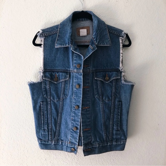 Classic Distressed Blue Denim Jean Vest Size Medium Vintage - Picture 1 of 3